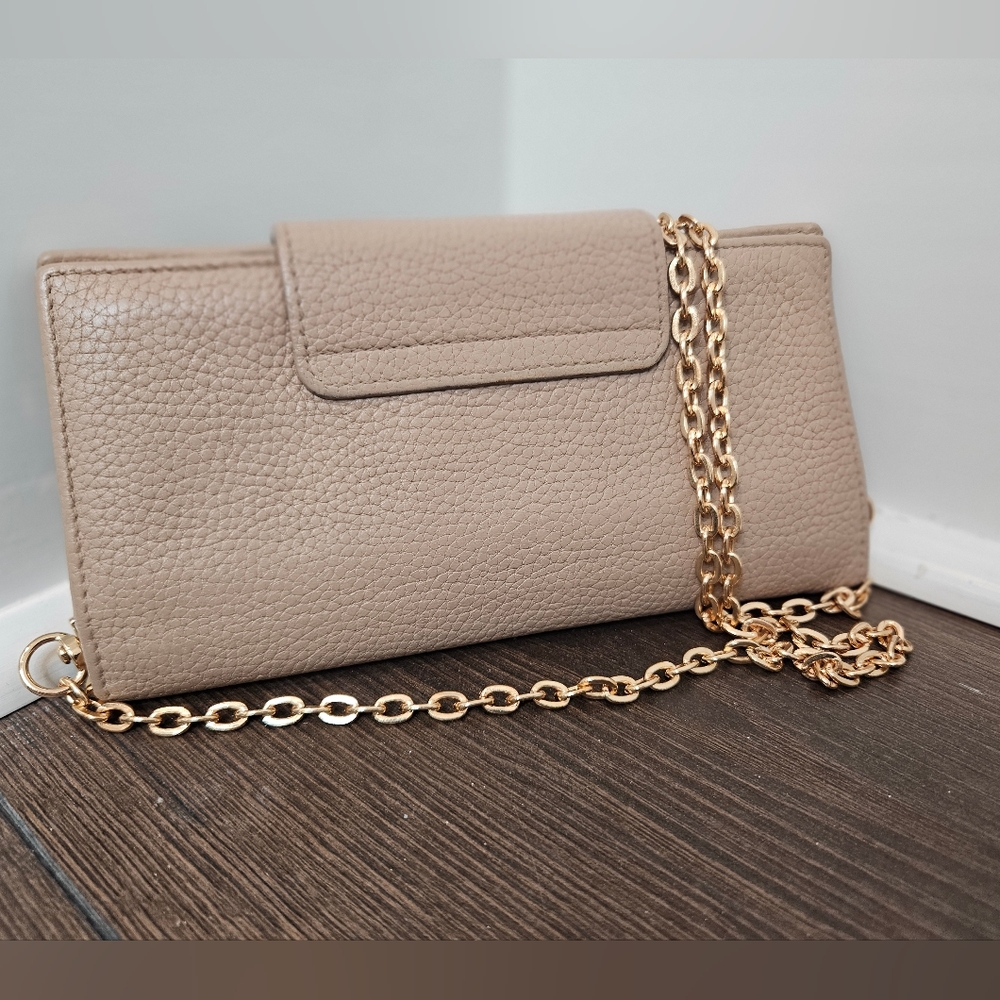 Salvatore Ferragamo Cream Wallet/Crossbody Chain Bag - Picture 2 of 16